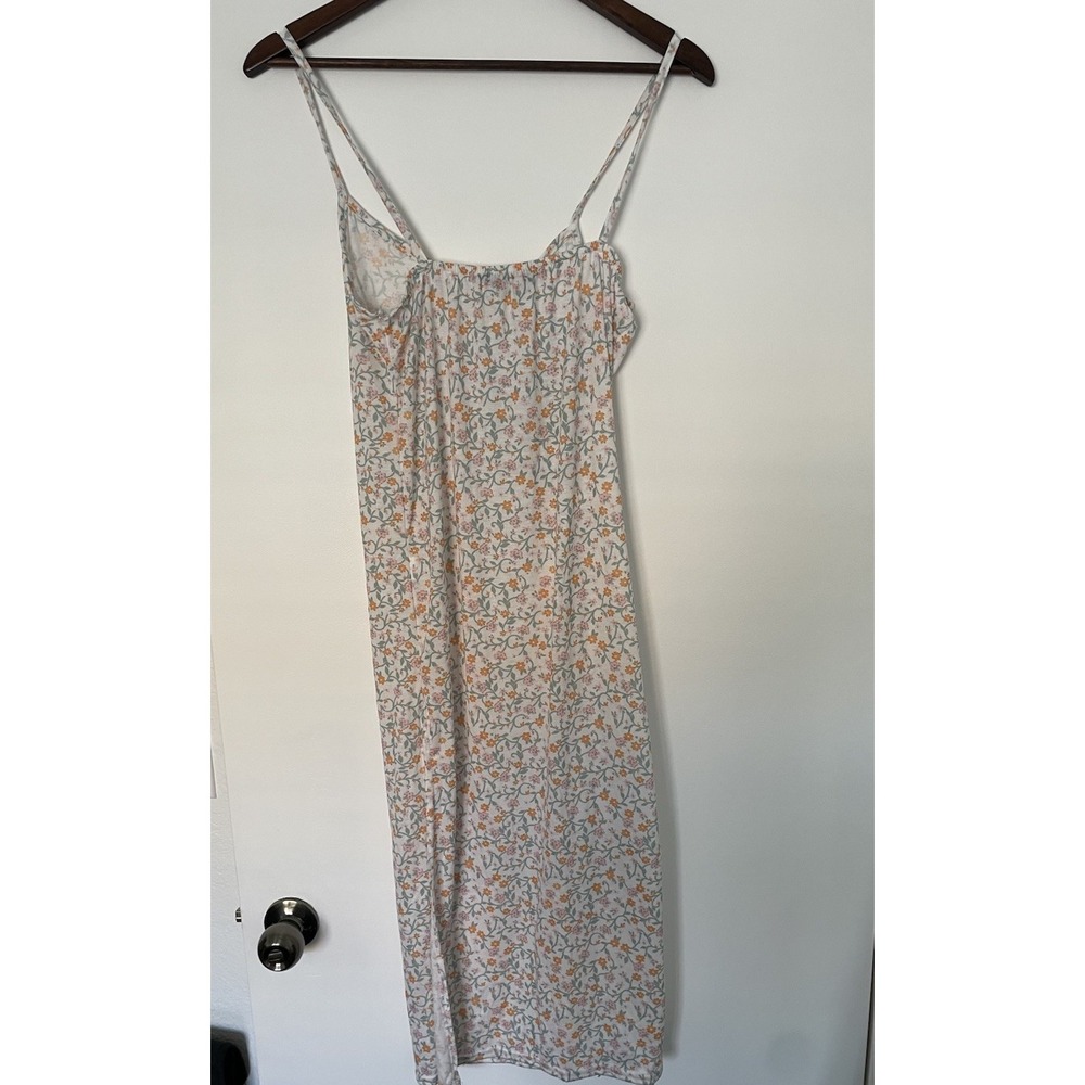 PRETTYLITTLETHING Women's Size 2 Dress Ditsy Floral Semi Sheer W Side Slits - Picture 5 of 11